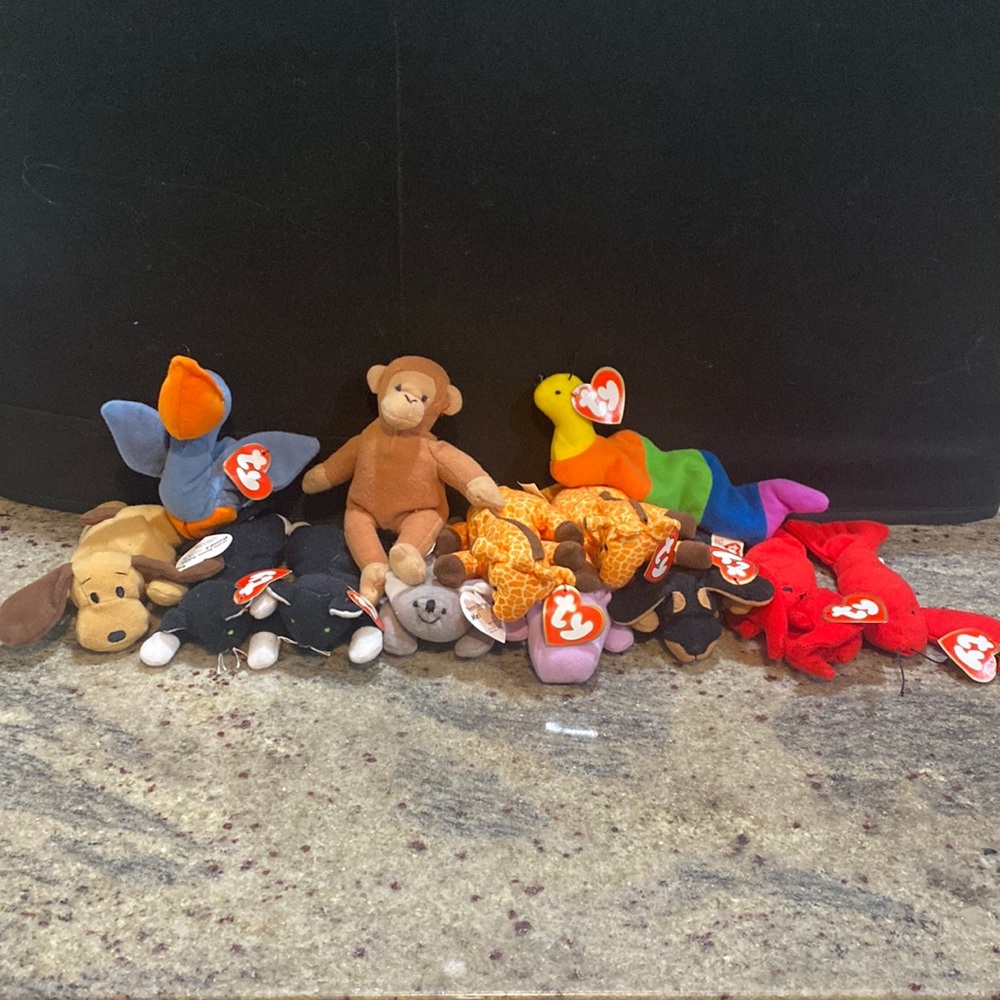 McDonald’s beanie lot 🚨🆓 with any beanie bundle 🥳🚨